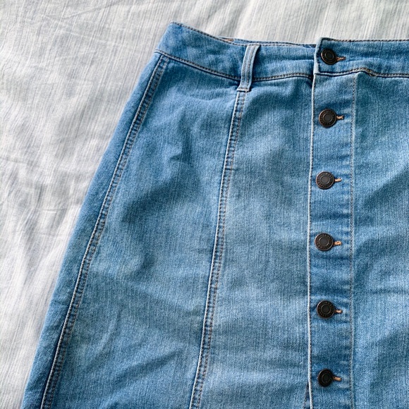 Mossimo button up light wash skater jean skirt 6 - Picture 4 of 4